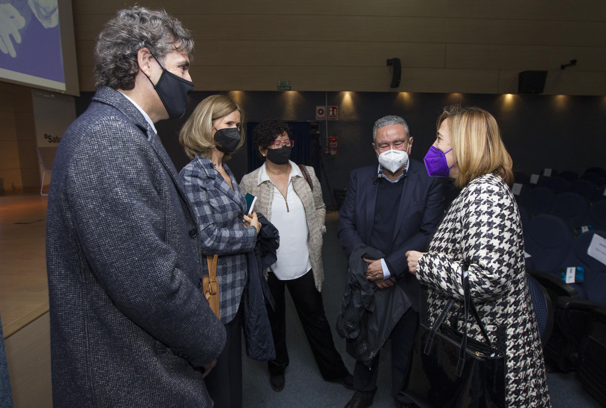 Cristina Garmendia: "Si la Agencia Europea del Medicamento decide seguir con la vacunación, sigamos sin miedo"