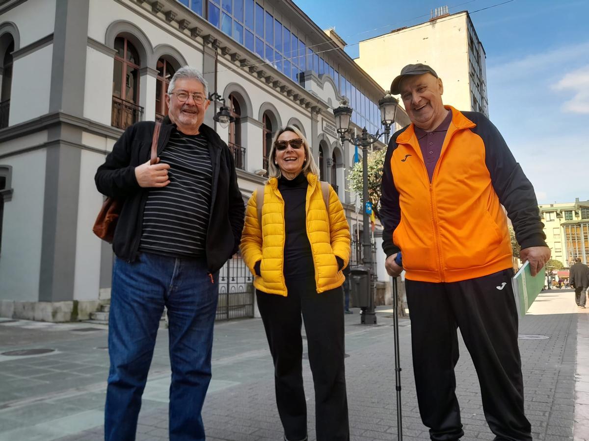 Miguel Ángel Fernández, Lola R. Palacios y Antón Saavedra, de la Tertulia Encuentros.