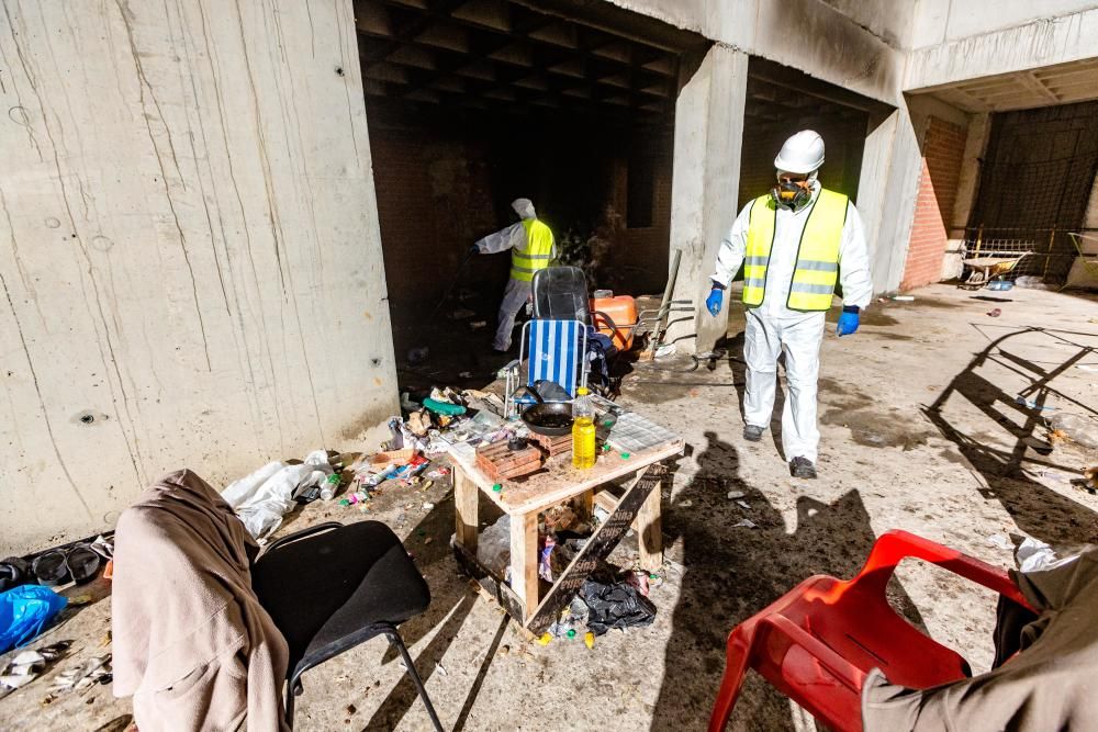 La empresa contratada por la SPTCV comienza las labores de limpieza y retirada de enseres