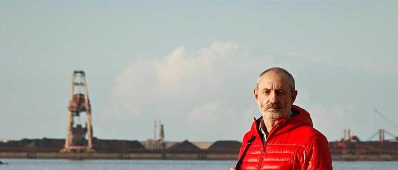 Paco Ramos, ayer, en la playa de Poniente.