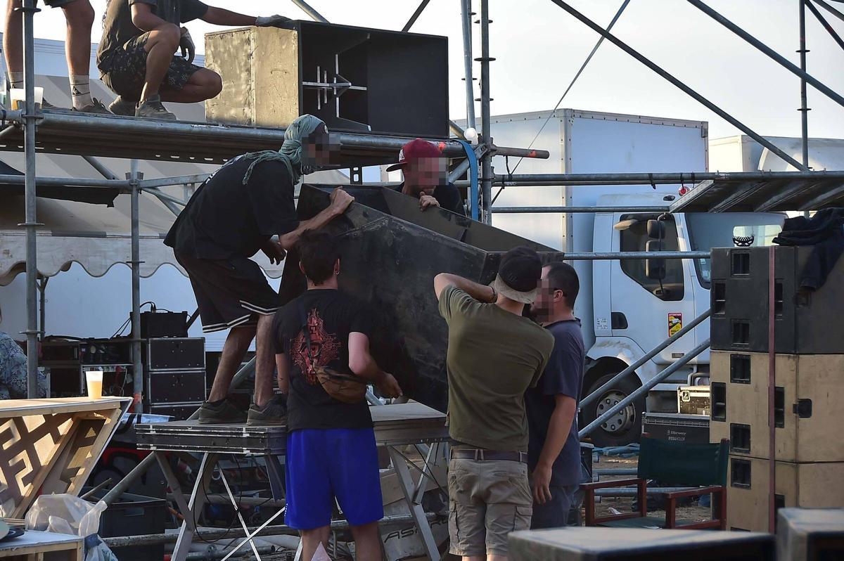 Galería | La rave ilegal de La Granja comienza a desalojarse de forma escalonada Galería | La rave ilegal de La Granja comienza a desalojarse de forma escalonada