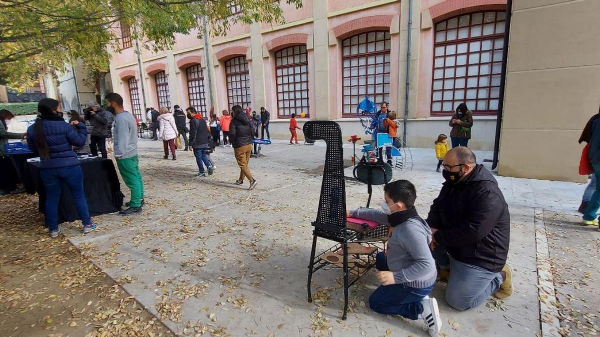 Exterior del Museu de la Pell amb les activitats d’ahir al matí | TWITTER/AJ IGUALADA