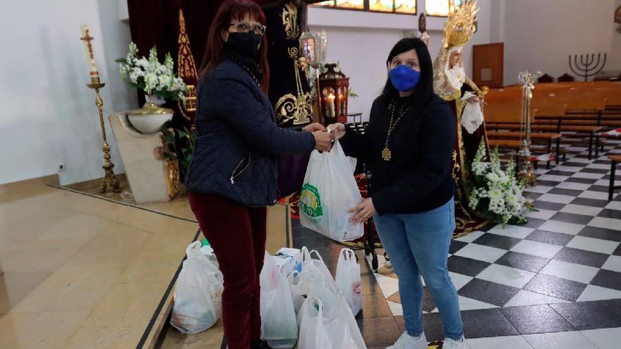 Hasta el Viernes Santo, los cofrades recogerán alimentos en la parroquia de los Santos Evangelistas de Vila-real