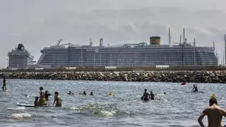 Dos grandes cruceros visitan València con más de 10.200 pasajeros