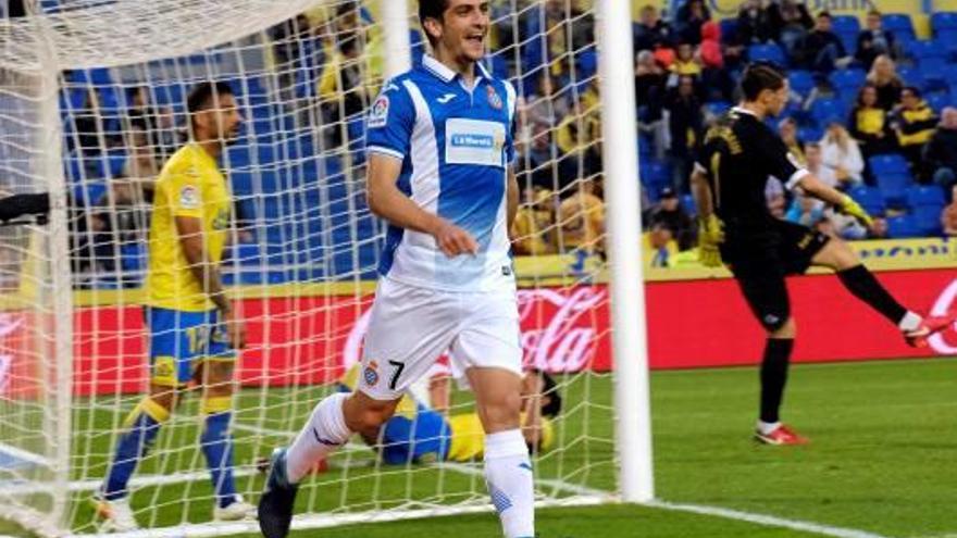 Gerard Moreno celebra un dels dos gols que va marcar ahir a Gran Canària.