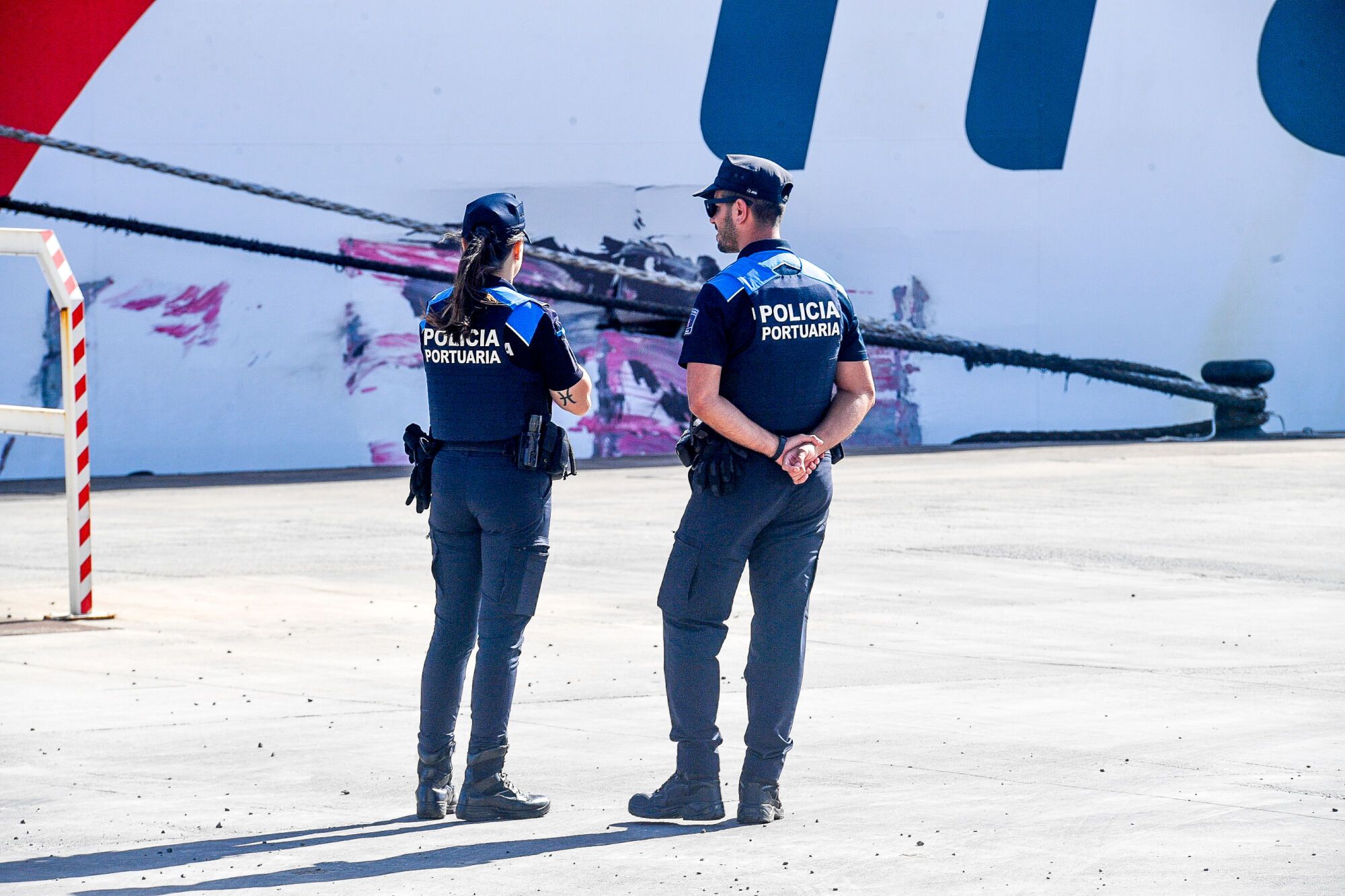 Un barco de Naviera Armas-Trasmediterránea impacta contra un muelle en el Puerto de Las Palmas