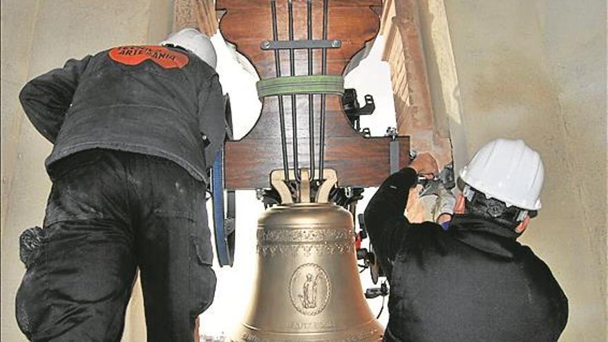 ‘Sant Blai’ ya corona el campanario de la ermita del patrón en Burriana