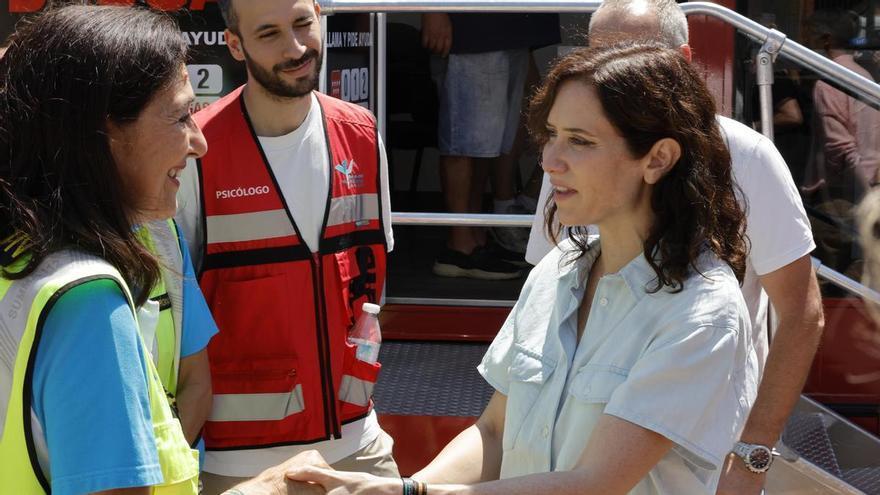 Ayuso acusa a los bomberos en huelga de "intoxicar" durante los incendios: "Han tenido poca sensibilidad"