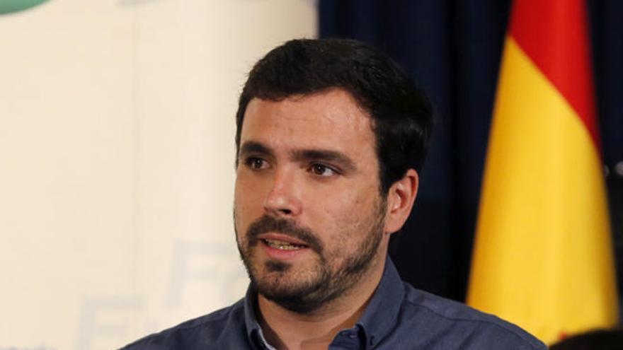 Garzón es el político mejor valorado, y Rajoy, el peor