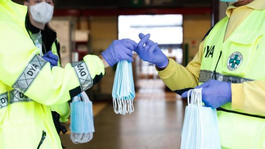 Más mascarillas que viajeros en el transporte público