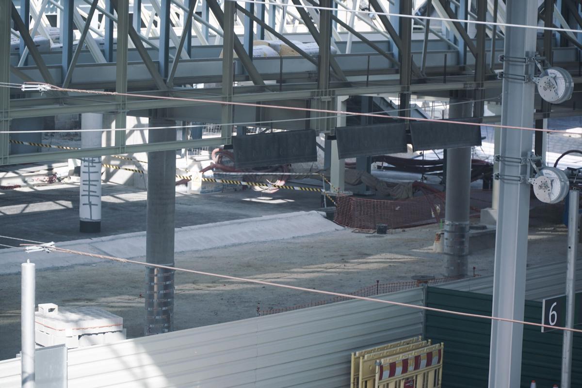 La nueva estación de tren de A Coruña encara la recta final de sus obras, que el Administrador de Infraestructuras Ferroviarias (Adif) prevé terminar a finales de año. La nueva estación de tren de A Coruña encara la recta final de sus obras, que el Administrador de Infraestructuras Ferroviarias (Adif) prevé terminar a finales de año.