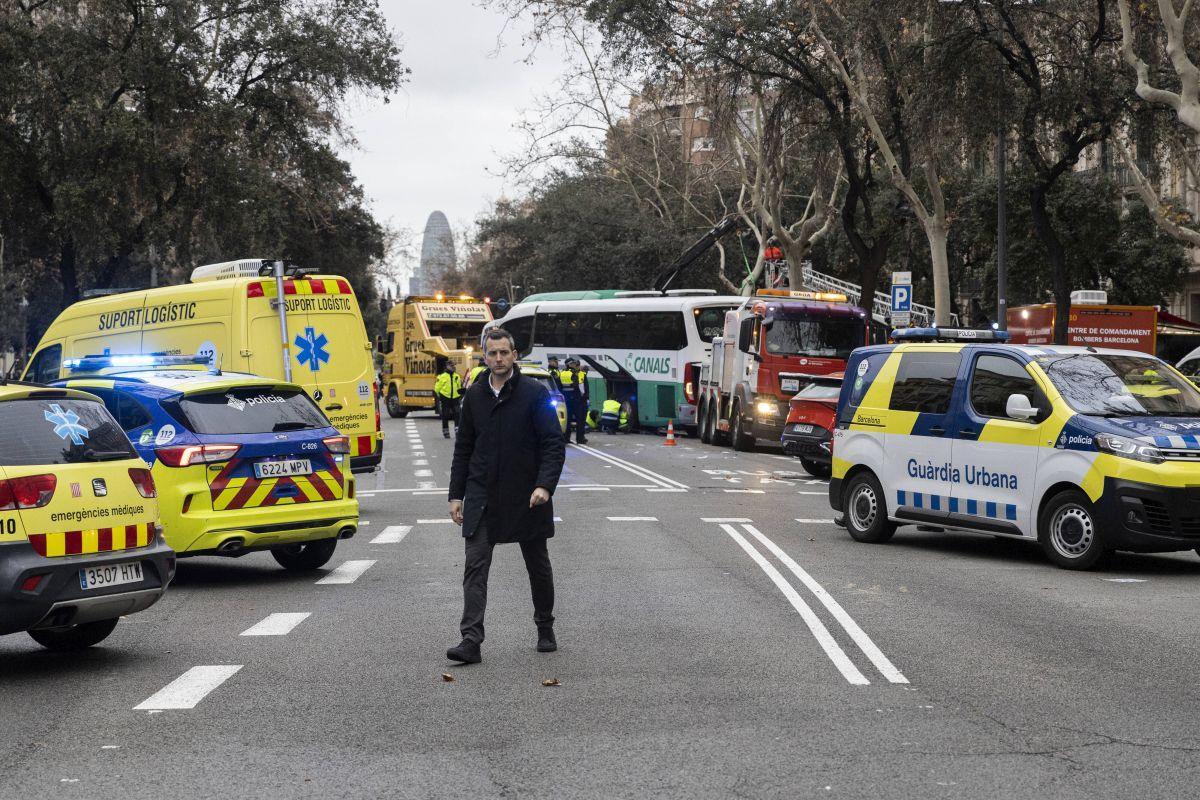 Choque de dos autocares en la Diagonal con una treintena de heridos