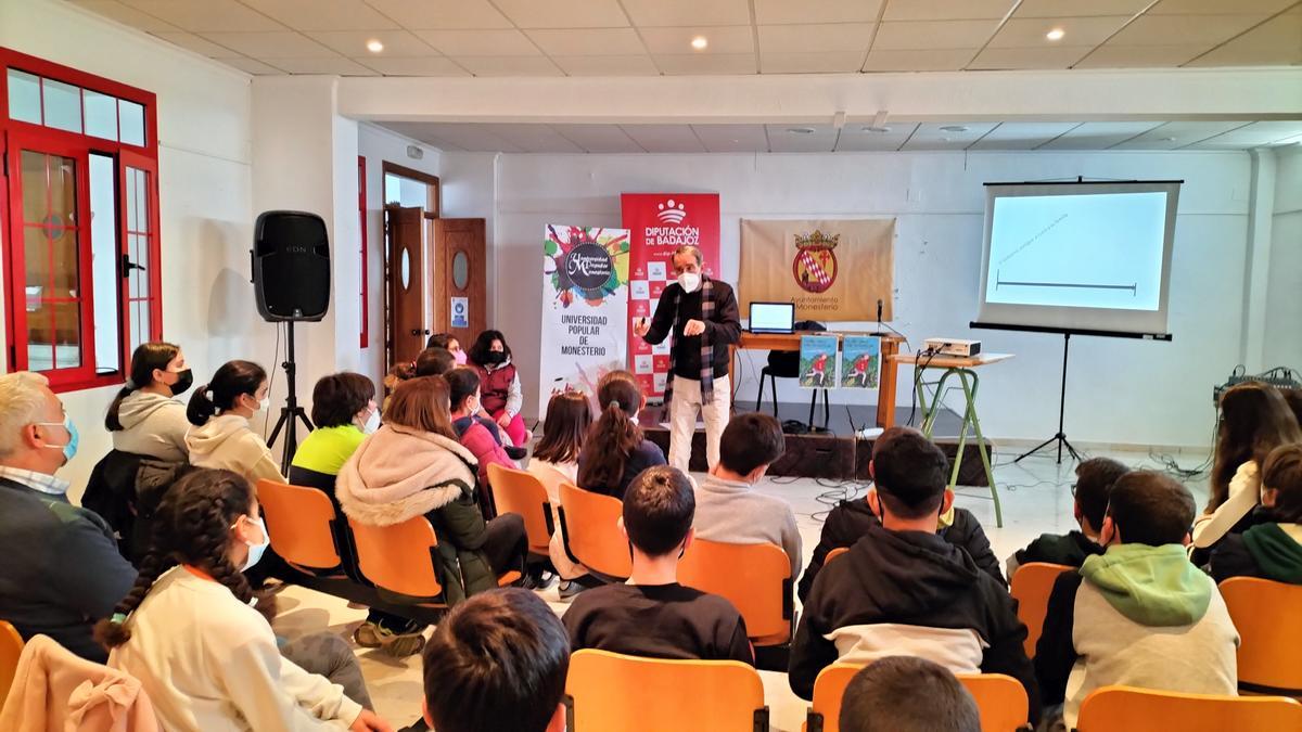 José Luis Martín Nogales durante su charla con el alumnado de ‘El Llano’