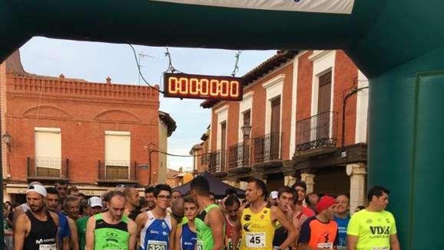 Salida de la carrera popular &quot;Chema Martínez&quot;, de Villalapando.