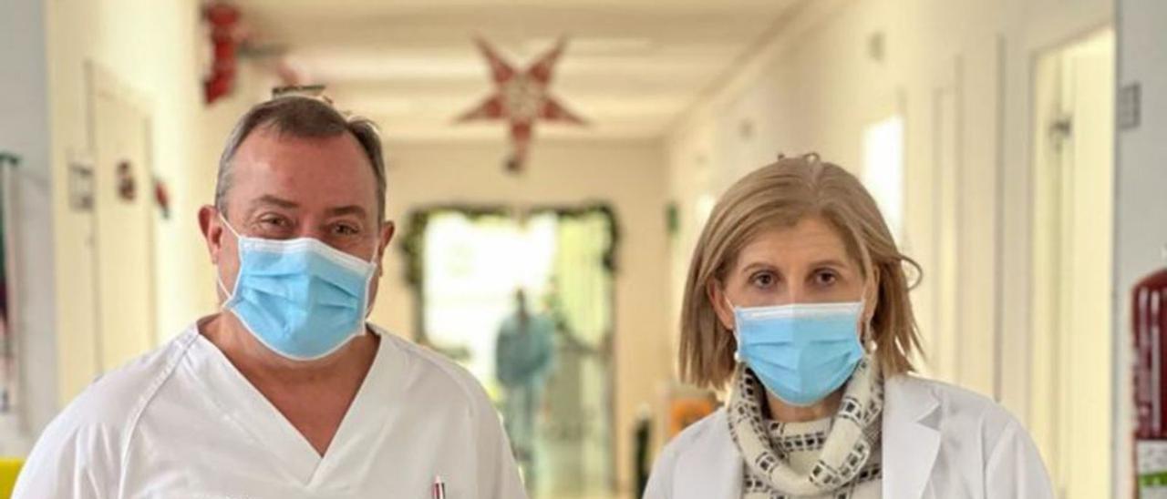 Ricardo Fernández y Dolores Díaz, médicos de la unidad de Enfermedades Infecciosas del CHUO. |   // FDV