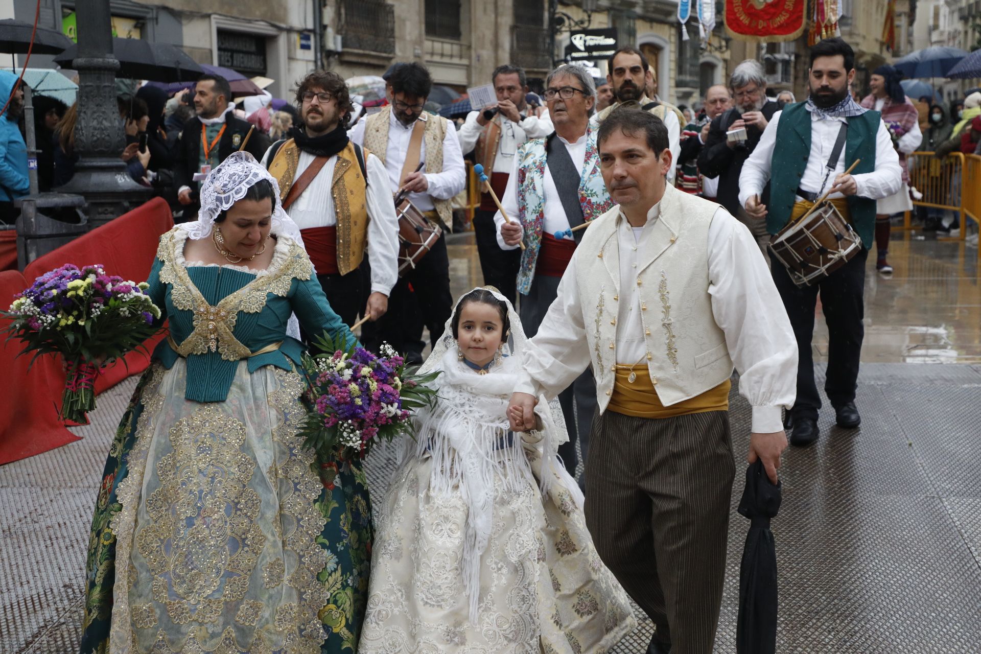 Búscate en el primer día de ofrenda por la calle de Quart (entre las 17:00 a las 18:00 horas)