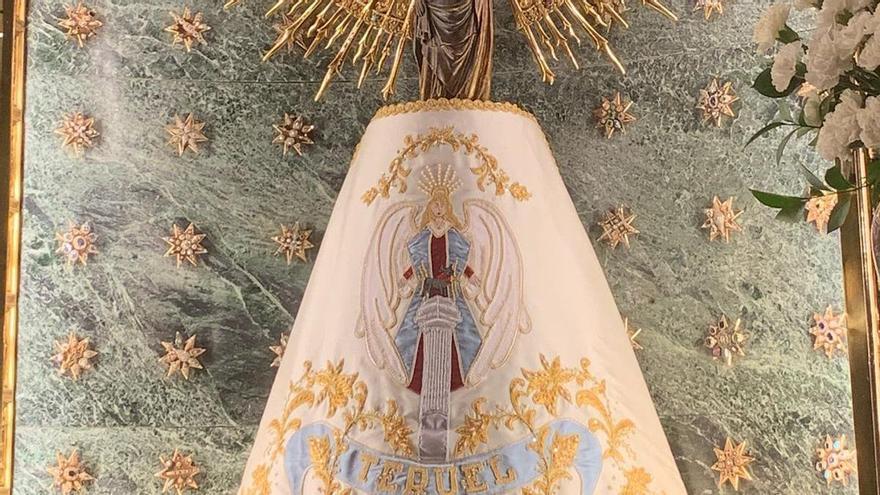 La Virgen del Pilar luce el manto de Teruel con el Torico y el Santo Ángel  Custodio