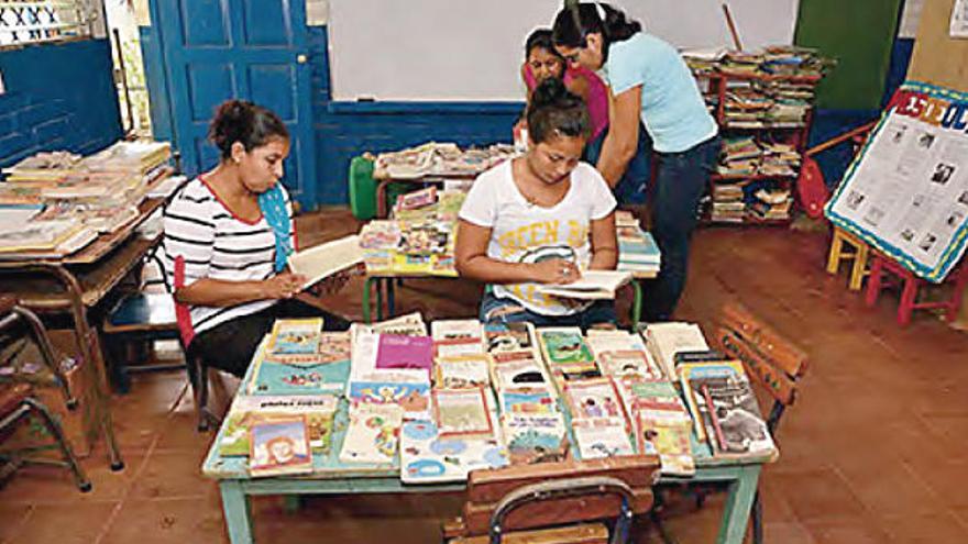 Escuelas en Nicaragua con material donado por Oleiros.