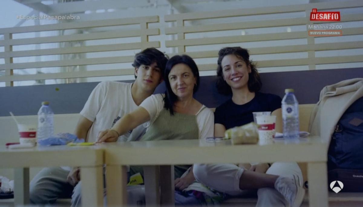 Rosa con su profesora Emma Lezcano de la UDC durante su etapa estudiantil