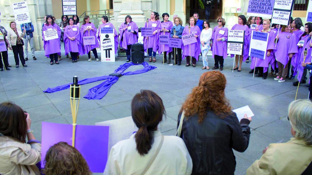 Protesta contra la violencia de género en Sevilla. / El Correo