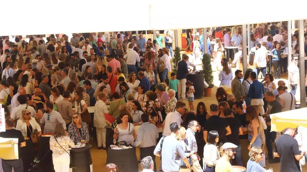 Celebración de la Cata del Vino de Córdoba en una pasada edición en la plaza de toros.