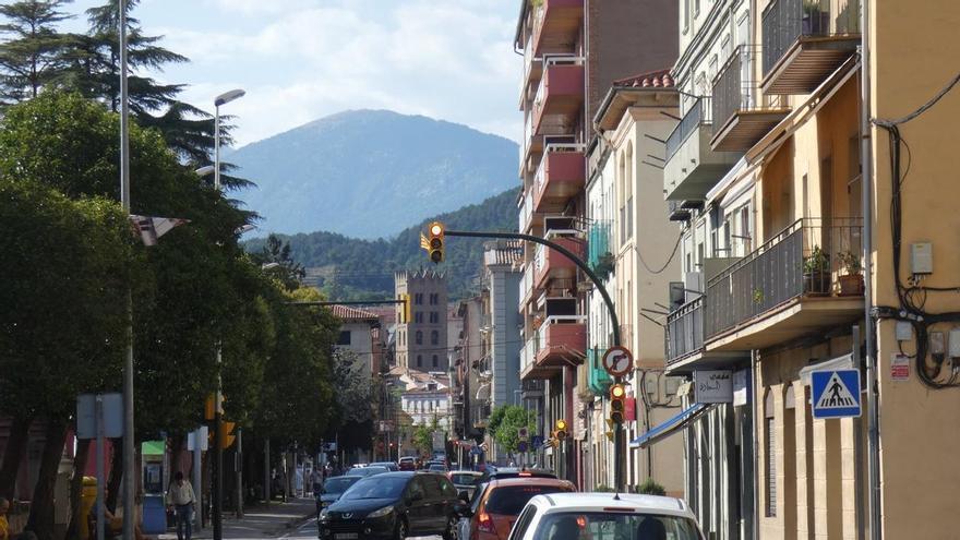Quantifiquen en 360.000 els vehicles que passen cada mes pel carrer Progrés de Ripoll