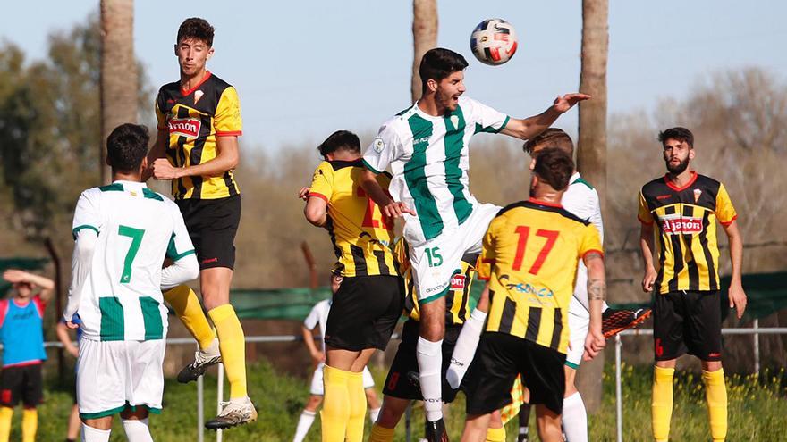 Lance de un partido del Córdoba B en la Ciudad Deportiva.