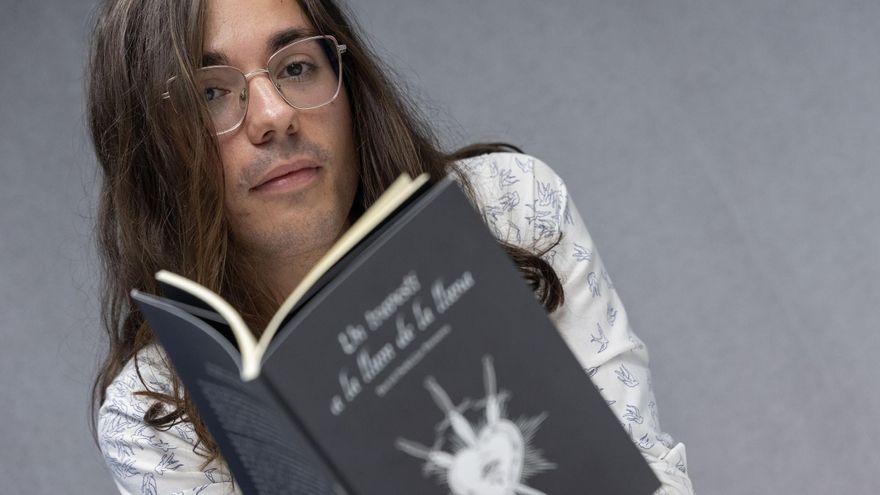 "Un travestí a la llum de la lluna", el debut literario de David Castillo