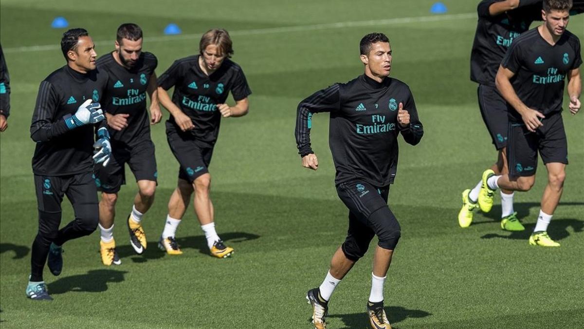 Cristiano Ronaldo, durante el entrenamiento de este martes en Valdebebas