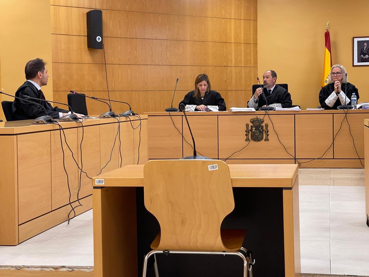 El magistrado se dirige al letrado de la defensa tras conocer que su representado no acudiría al juzgado.