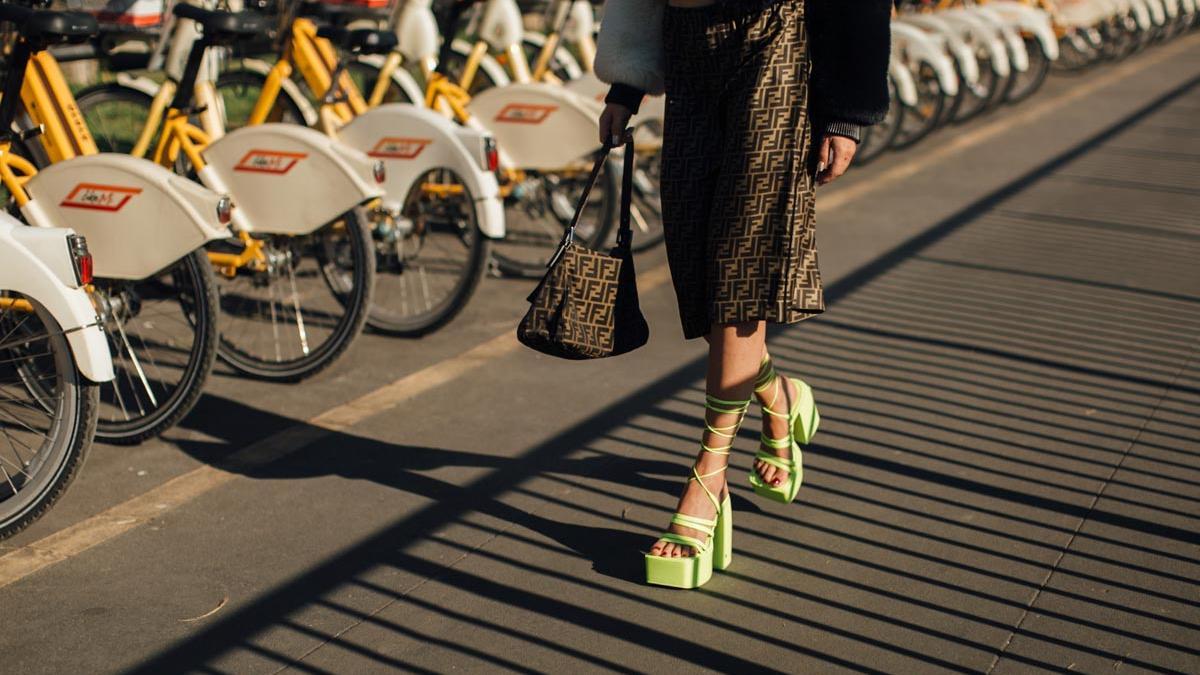 Las sandalias de tiras son tendencia en el 'street style'