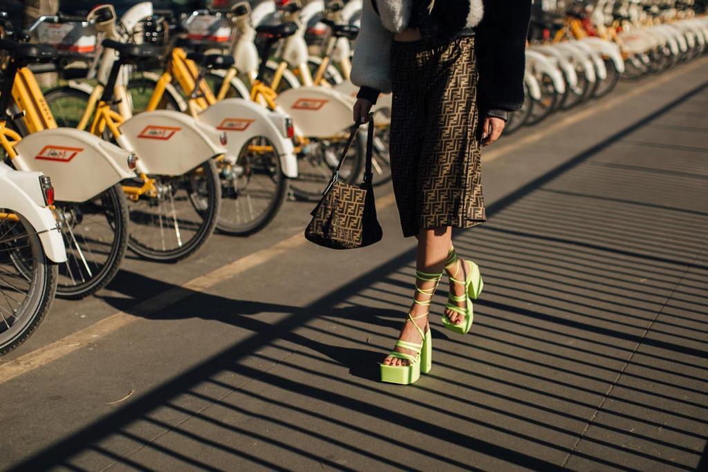 Las sandalias de tiras son tendencia en el 'street style'