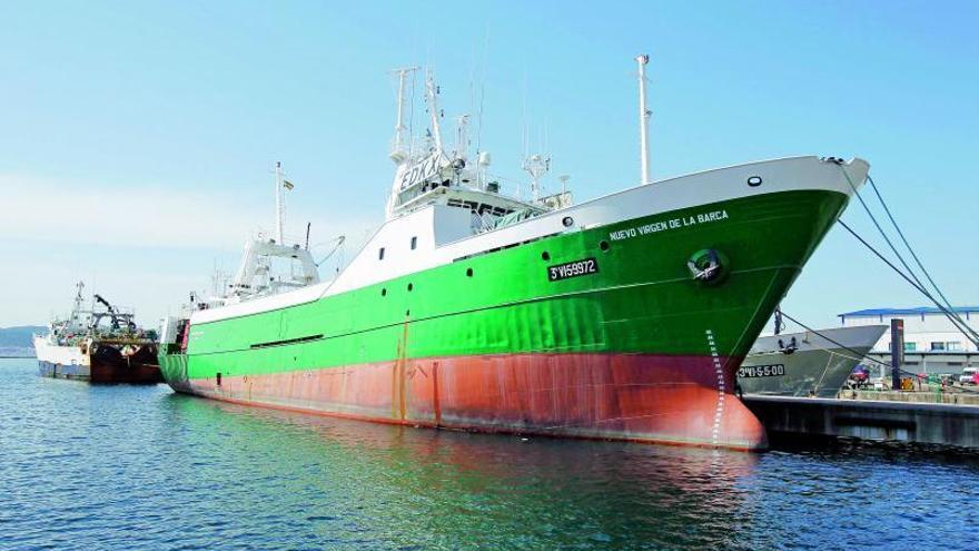El &quot;Nuevo Virgen de la Barca&quot;, atracado ayer en Vigo.  // Ricardo Grobas