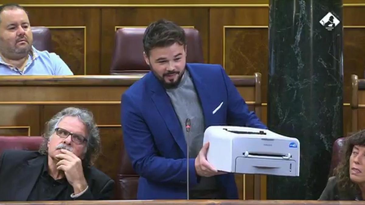 Rufián, a Santamaría: Deixin de fer el ridícul i perseguir impressores.