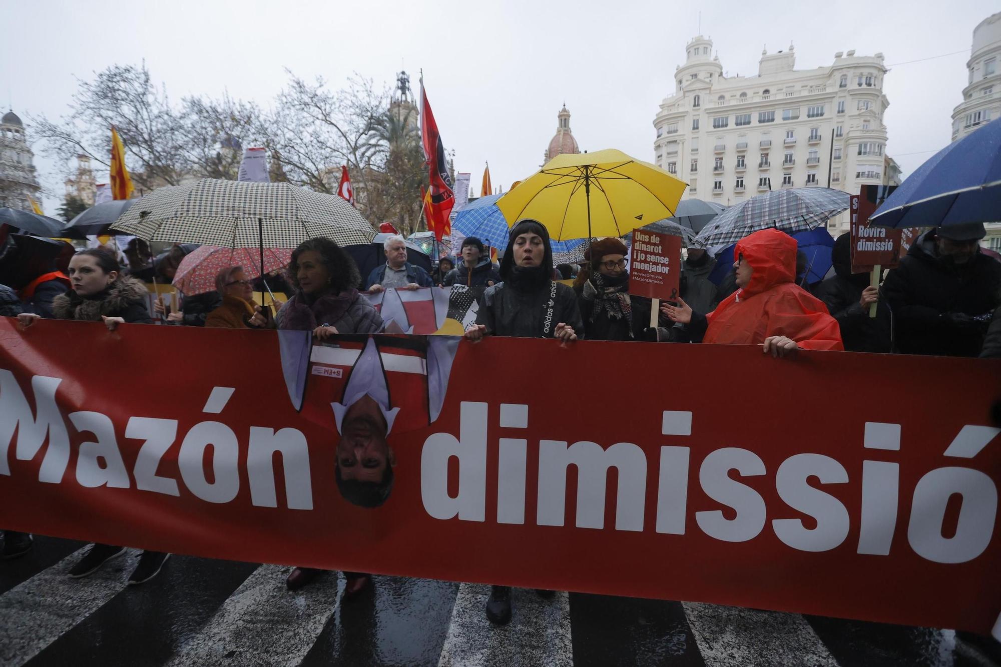 La cuarta manifestación contra Mazón por la gestión de la dana, en imágenes