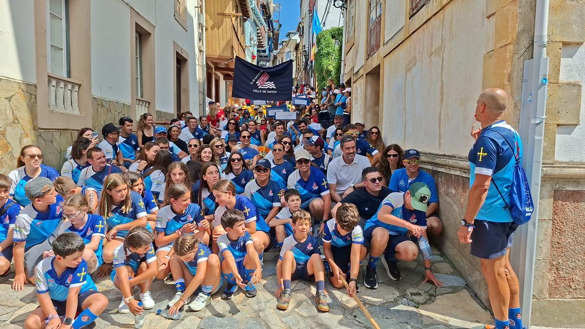 En imágenes: Los nadadores toman las calles de Navia en un ambiente "espectacular" En imágenes: Los nadadores toman las calles de Navia en un ambiente "espectacular"