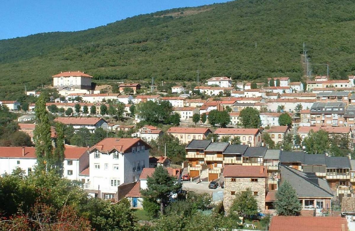 Vista panorámica de Barruelo de Santullán, en la montaña palentina.