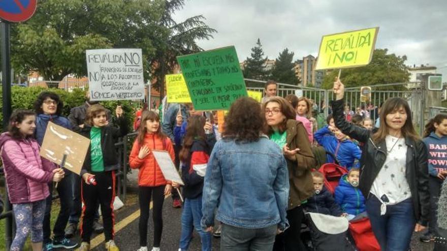 El colegio de Fozaneldi en pie de guerra contra la reválida