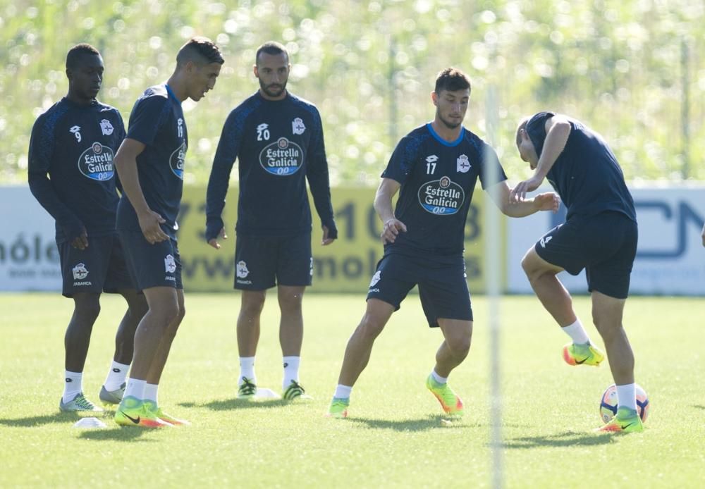 Carles Gil tuvo que abandonar antes de tiempo el entrenamiento. Sidnei y Joselu, también al margen.