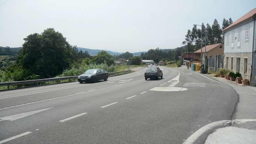 Tramo de la carretera de Vilagarcía en A Devesa que será remodelado. // Rafa Vázquez