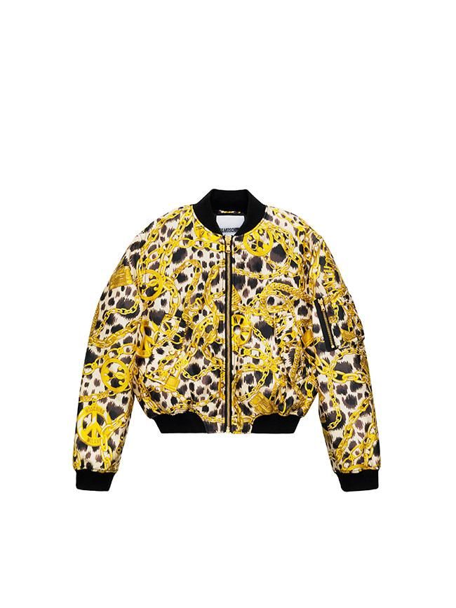 Todas las imágenes de la colección de Moschino x H&M: bomber estampada