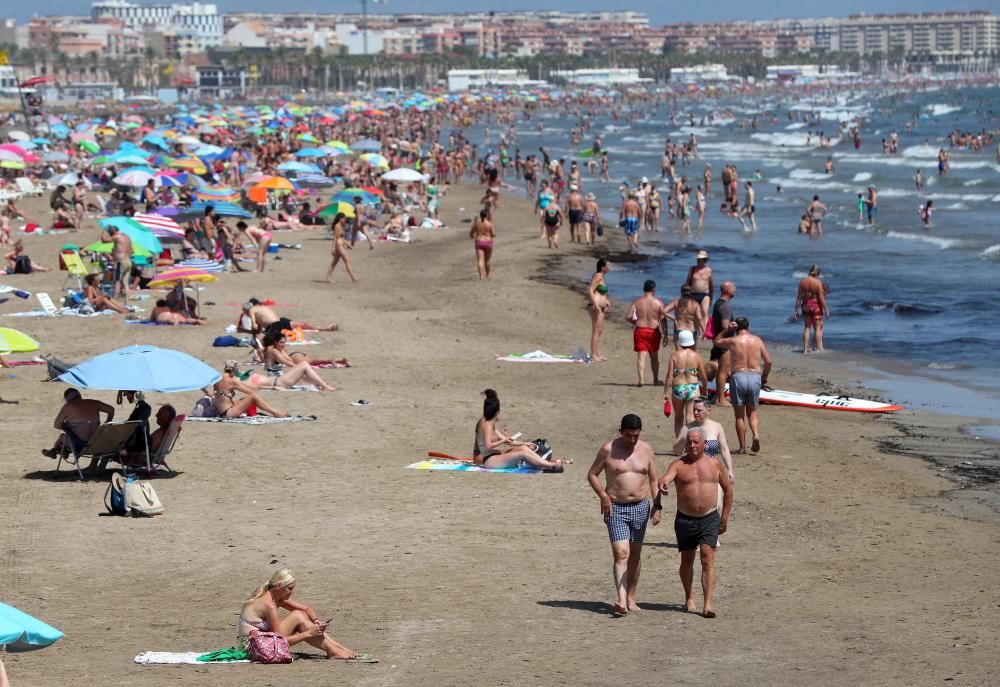 Playas en València medio vacías en el primer fin de semana de agosto