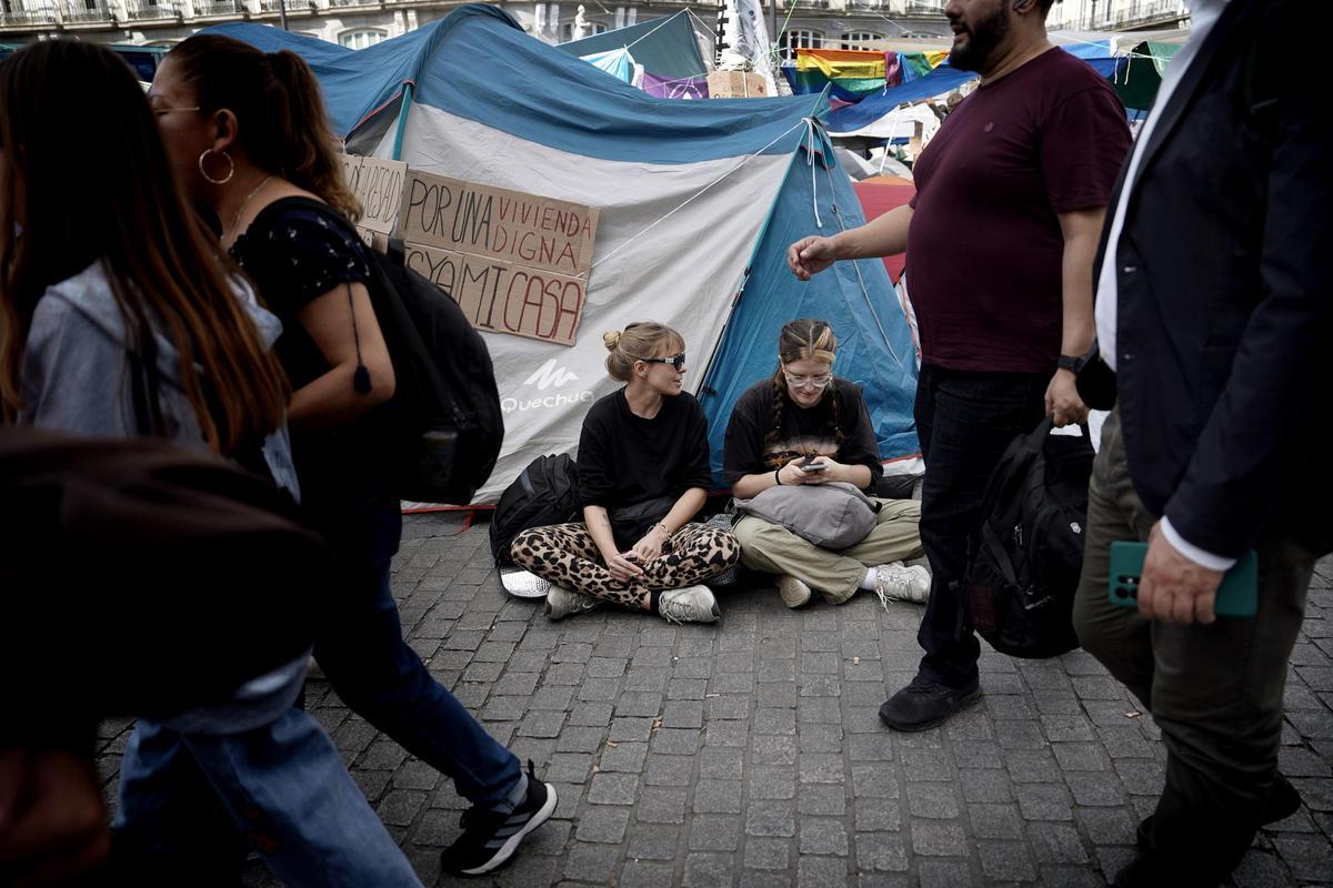 Acampada en la Puerta del Sol en protesta por la situación de la vivienda en España.