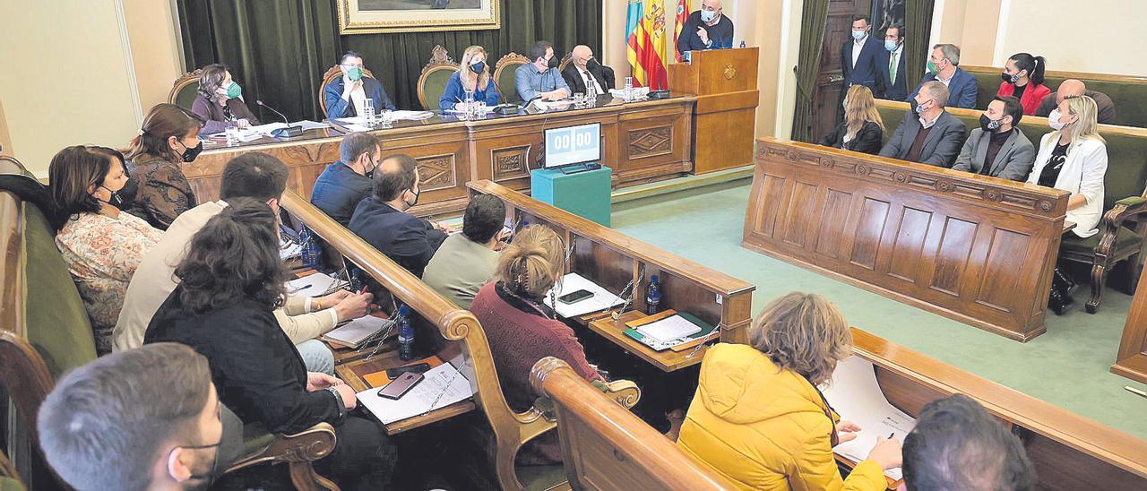 Un momento del pleno celebrado ayer jueves, correspondiente al recién finalizado mes de marzo, en el Ayuntamiento de la capital de la Plana.