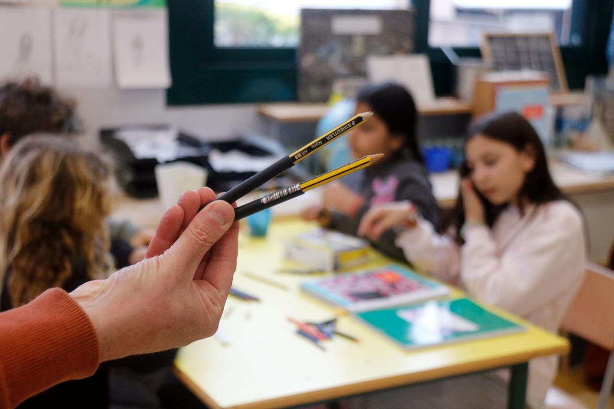 L'invent dels alumnes de l'escola de Bordils fet amb materials reciclats permet aprofitar els llapis al màxim