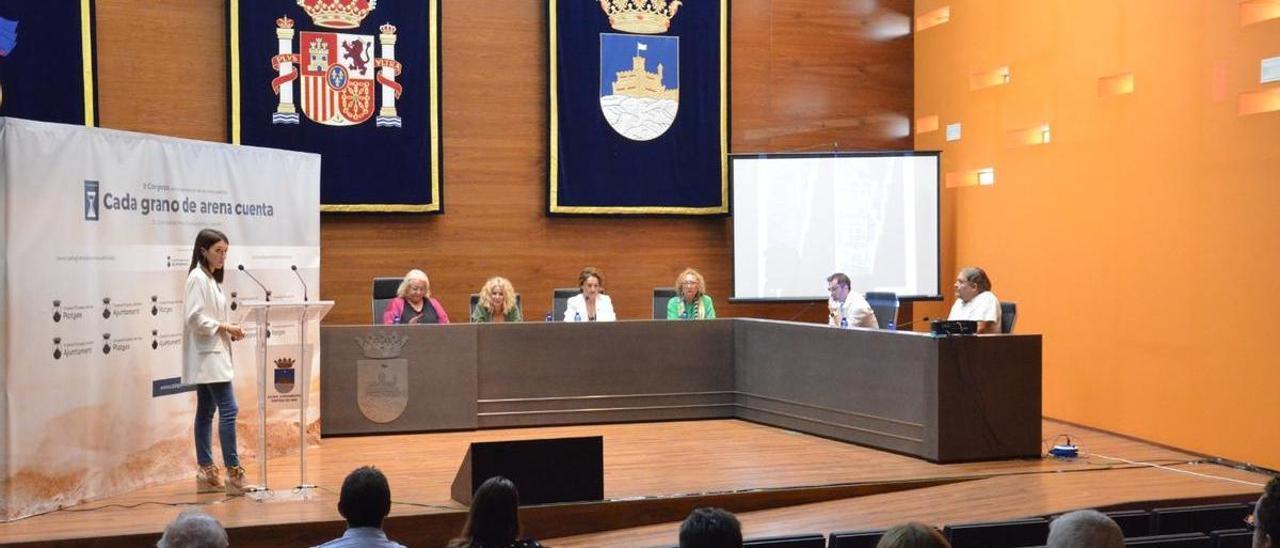 La mesa redonda fue moderada por María Jiménez y en ella participaron Araceli de Moya (Orpesa), Virginia Martí (Cabanes), Elena Llobell (Benicàssim), Josefa Tena (Torreblanca), Jorge Rovira (Peñíscola) y Bruno Arnandis (Burriana).