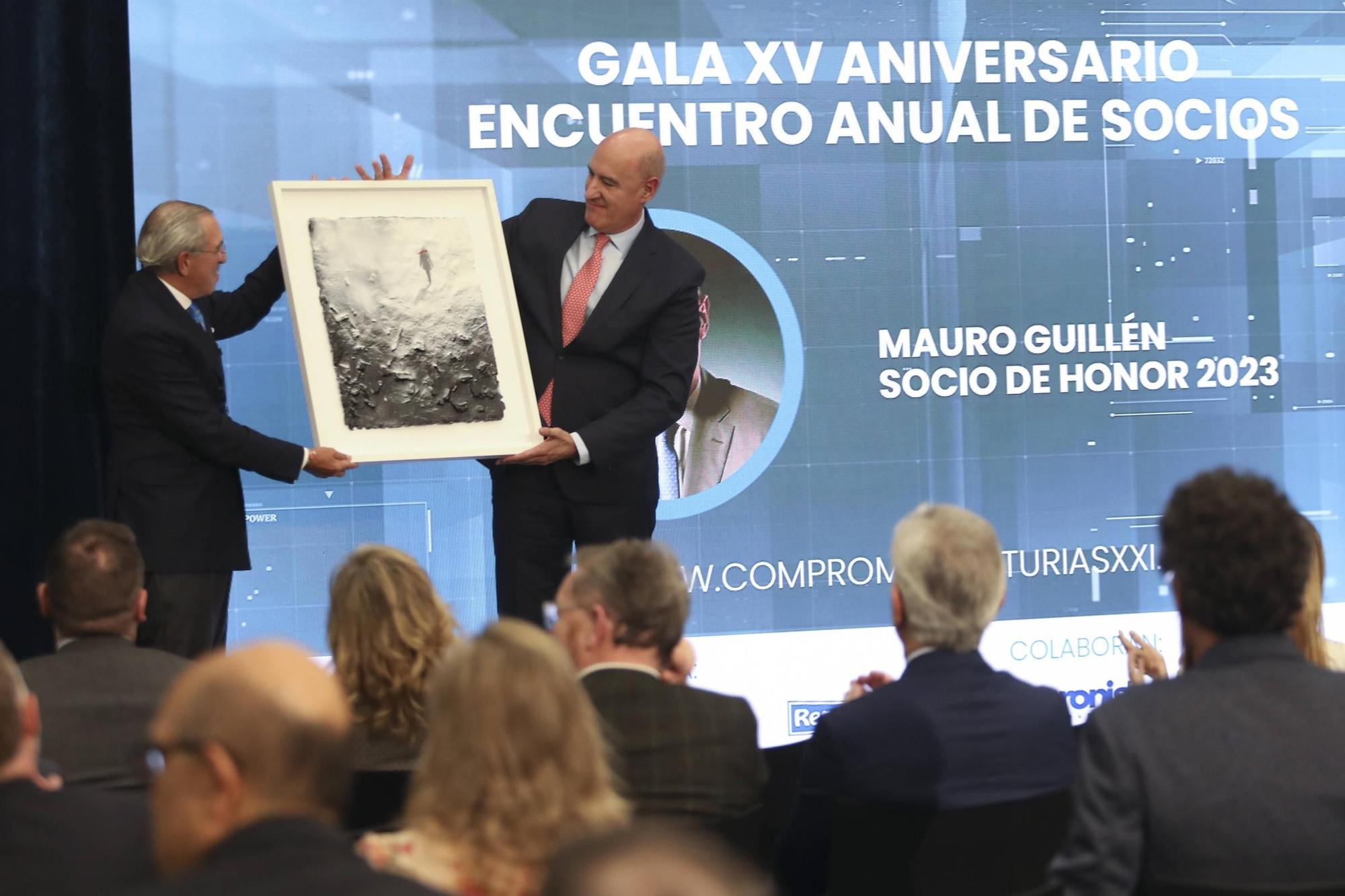 EN IMÁGENES: Mauro Guillén, nombrado socio de honor de Compromiso Asturias XXI