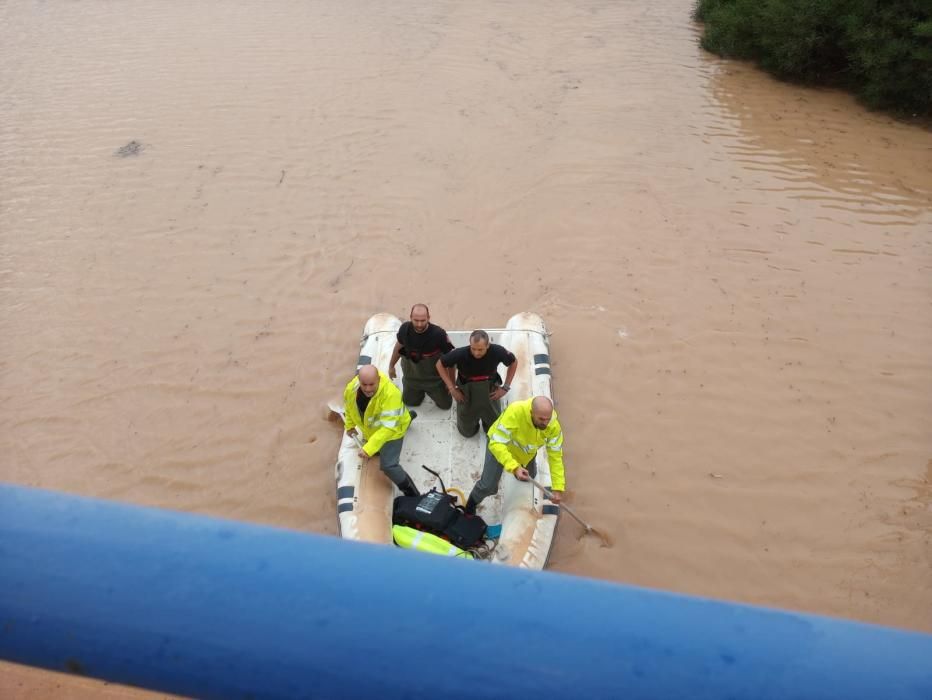 Rescate de un conductor en el túnel de la AP7 en Pilar de la Horadada