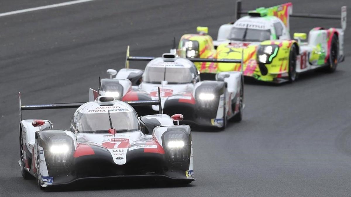 Los dos Toyota oficiales ya mandaron en las 24 Horas de Le Mans desde la salida.