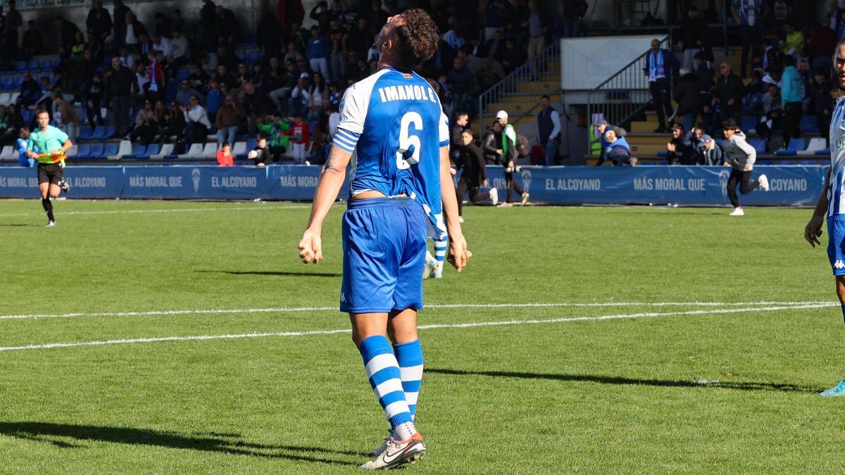 Imanol García se lamenta tras empatar con el Ceuta en El Collao.